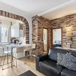 Queen East * Βερόνα