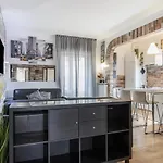 Queen East Διαμέρισμα *