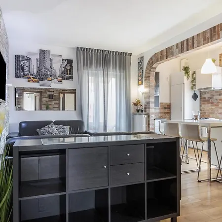 Queen East Apartment *