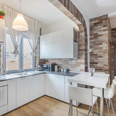 Queen East Apartment Verona